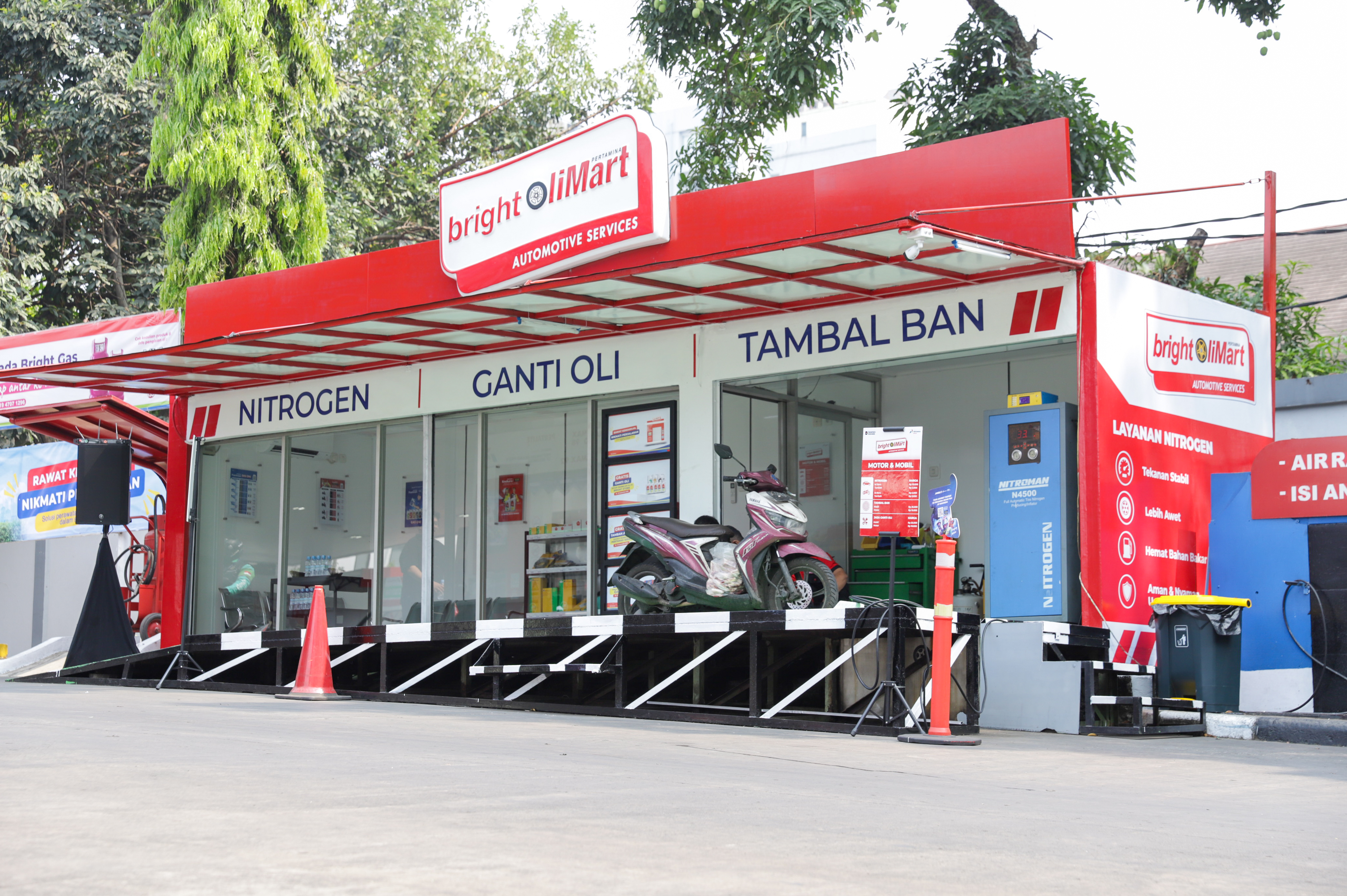 Pertamina Retail Perkuat Bisnis NFR melalui Pengelolaan Mandiri Layanan Nitrogen di Bright OliMart