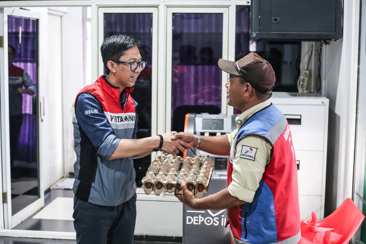 Pertamina Retail Salurkan Bantuan untuk Pekerja SPBU COCO Terdampak Banjir di Medan