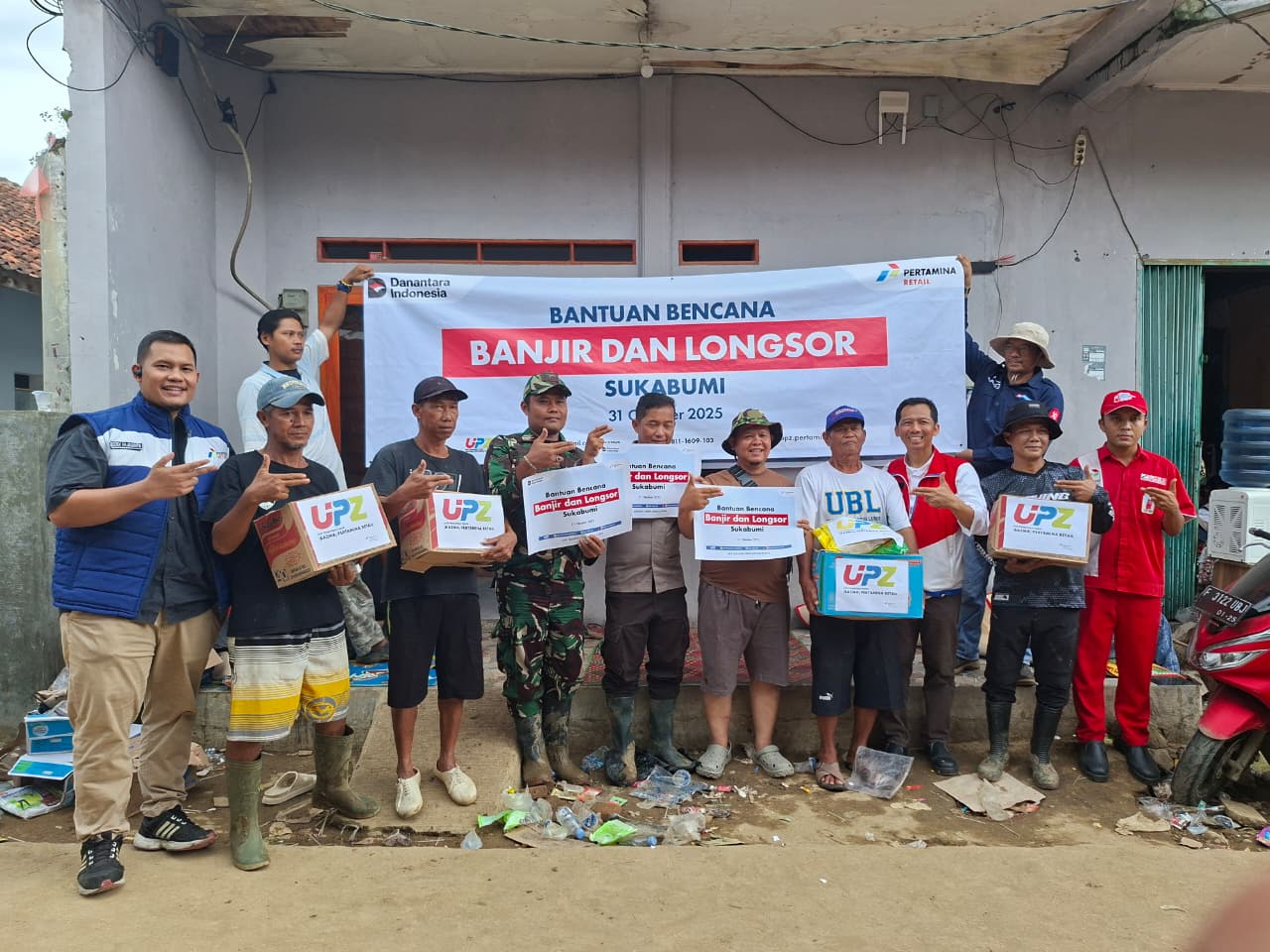 UPZ (Bazma) Pertamina Retail Salurkan Bantuan untuk Korban Banjir dan Longsor di Sukabumi